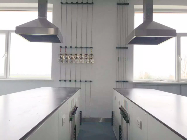 實(shí)驗(yàn)臺